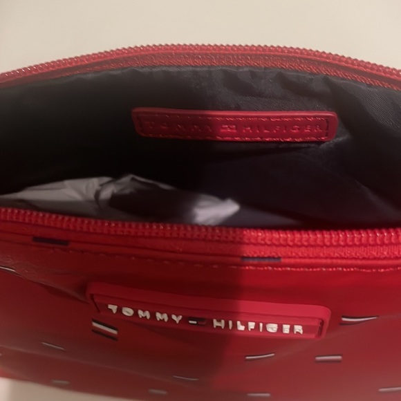 Tommy Hilfiger bag New with Tags - Picture 2 of 4